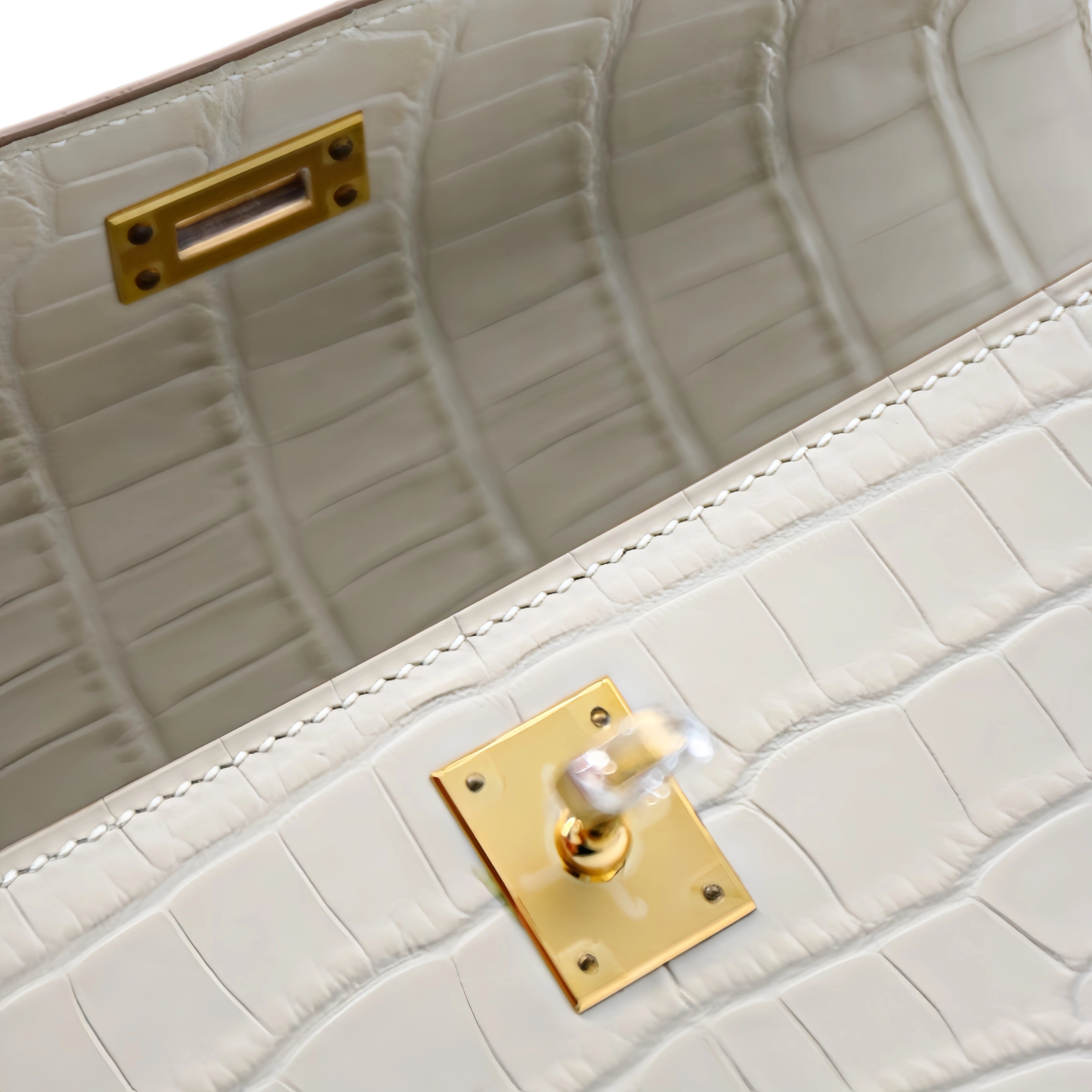 MK I 22 Matte Alligator Handbag Beton