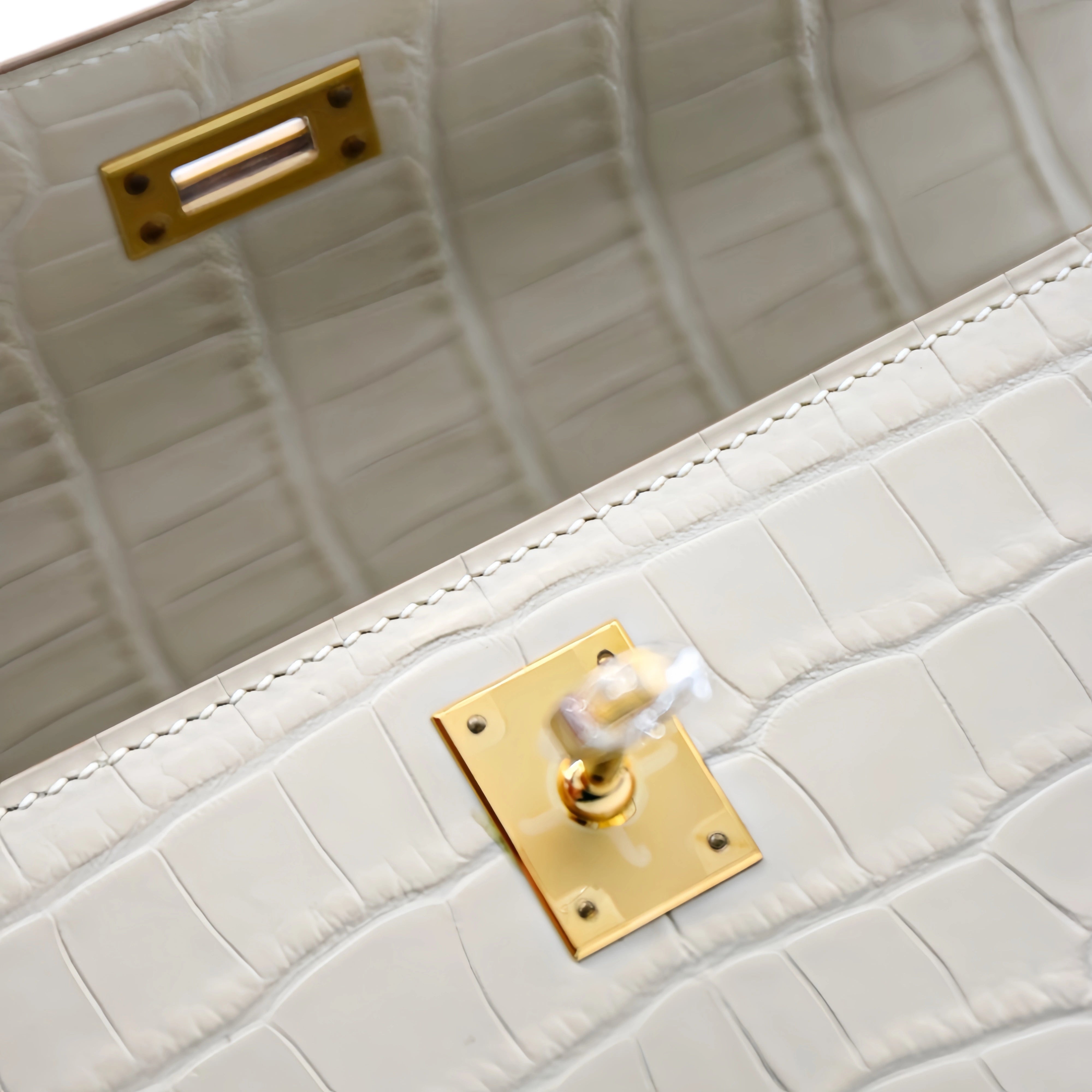 MK I 22 Matte Alligator Handbag Beton